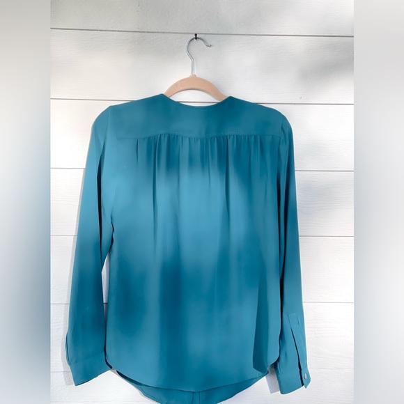 Ann Taylor LOFT Business Casual Button Down. Size Small - Picture 6 of 7